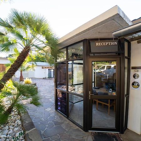 Hotel Pension Palmquell Klein Windhoek Экстерьер фото