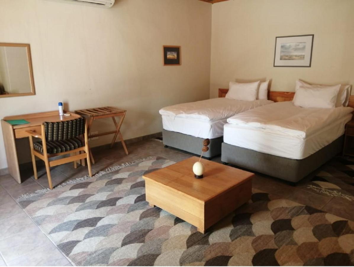 Hotel Pension Palmquell Klein Windhoek Экстерьер фото